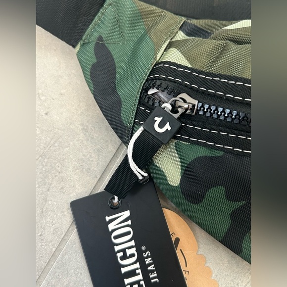NWT True Religion Printed Belt Bag in Camo - Picture 7 of 8